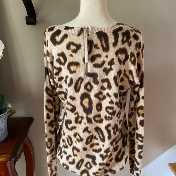 H&M Leopard Print Zipper Back Sweater Small - Picture 4 of 7